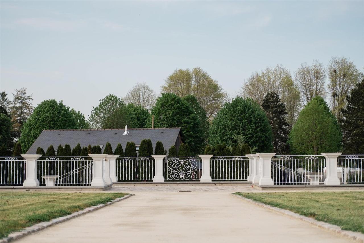 Domaine Les Jardins Darsene Bed & Breakfast Tinténiac Екстериор снимка